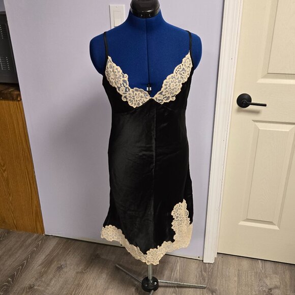 Chasing Unicorns Travellin’ Light Lace and Slip Dress - Noir, L, NWOT - Picture 1 of 4